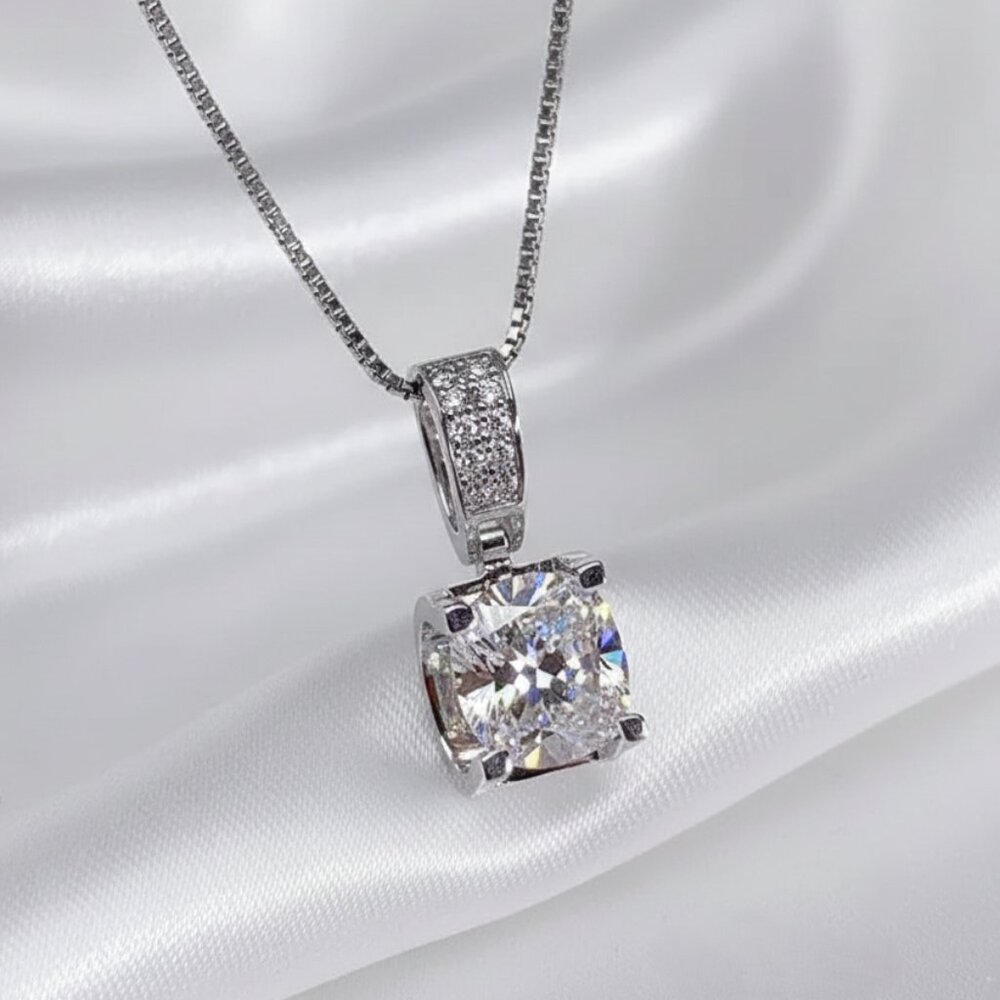 3 Carat Simulated Diamond Zircon Solitaire Pendant Necklace NWOT - Picture 6 of 9